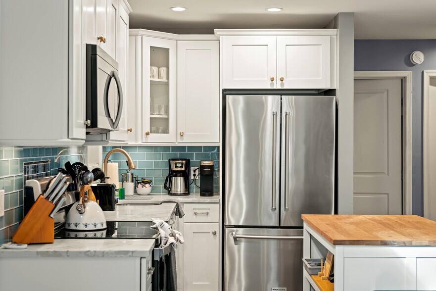 Building Photo - 8499 Bumble Bee Way
