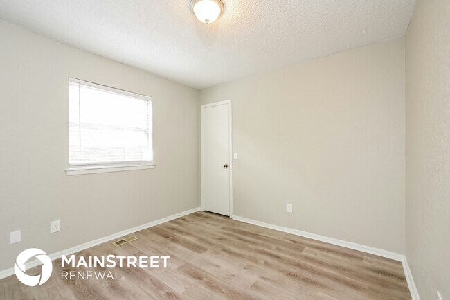 Building Photo - 806 Arlington Dr