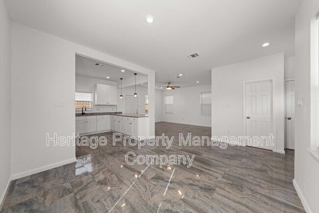 Building Photo - 323 Gabriel