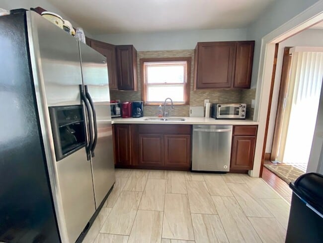 Building Photo - Charming 2 Bedroom 1 Bath Single Family Home!