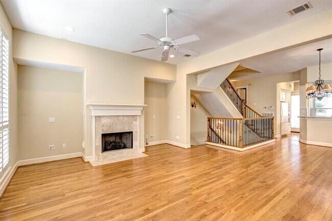 Building Photo - 301 Asbury St