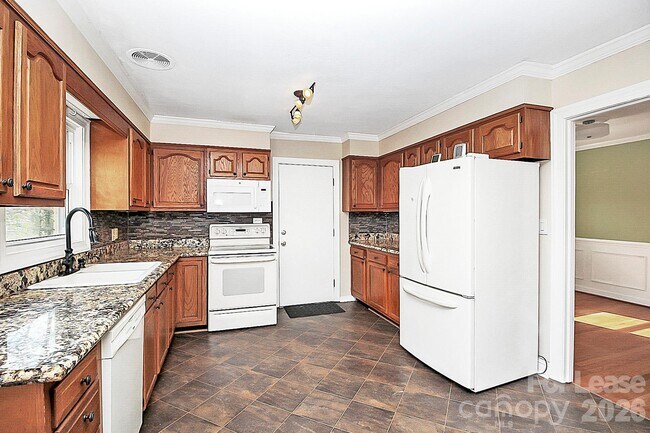 Building Photo - 121 Marshdale Ave SW
