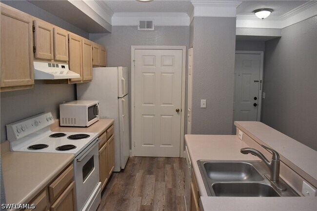 Building Photo - 11561 Villa Grand