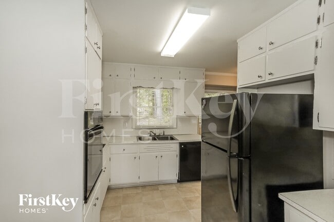 Building Photo - 1860 Gherry Dr