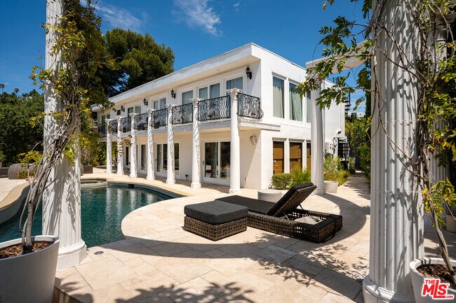 Building Photo - 8020 Zeus Dr