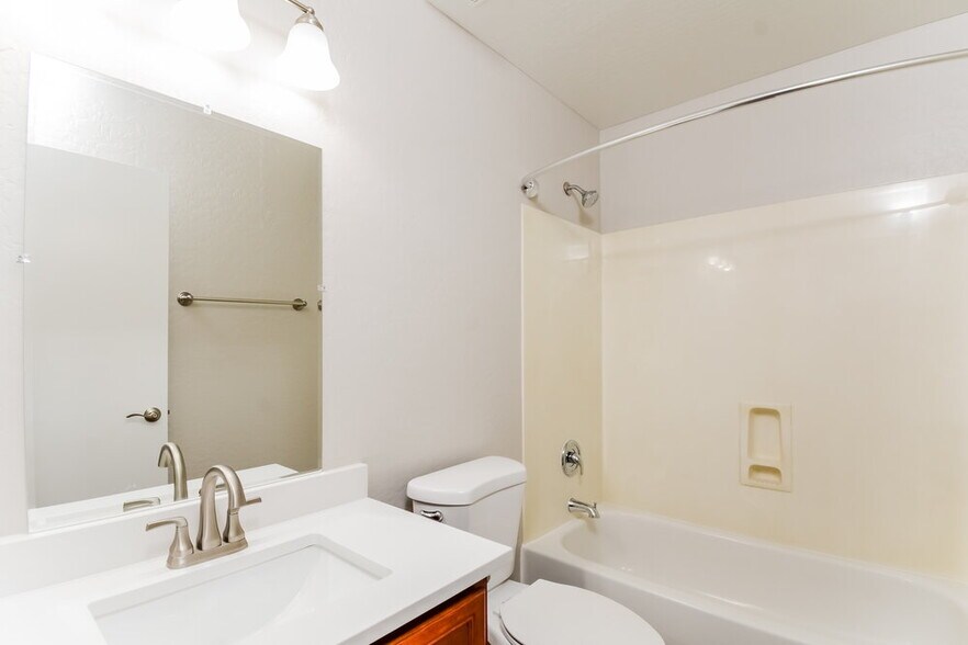 Building Photo - 12530 W Willow Ave