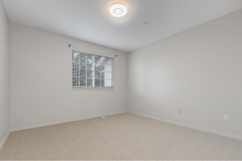 Building Photo - 4802 Nassau Ave NE