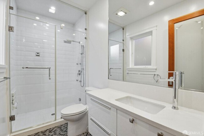 Building Photo - 526 Silver Ave