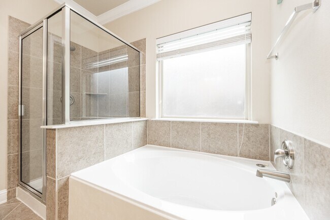 Building Photo - 6123 Northcrest Village Way