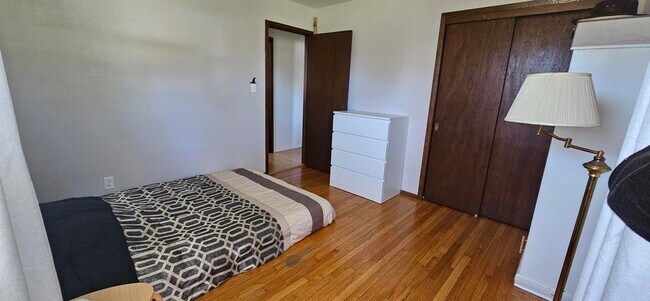 Building Photo - 5646 S 45th St
