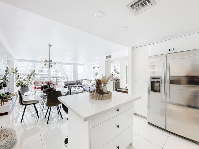 Building Photo - 600 NE 36th St