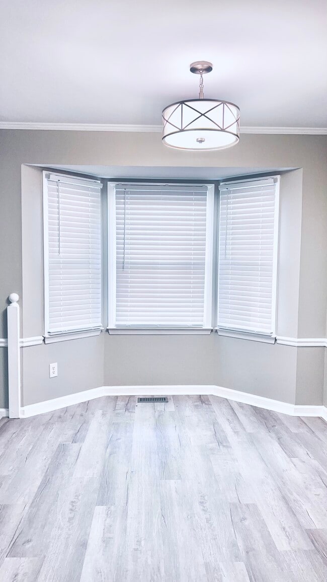 Building Photo - 516 Brent Rd