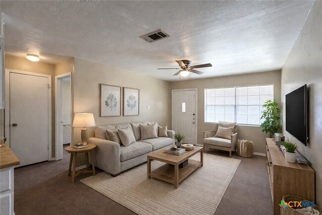 Building Photo - 606 Westview Cir