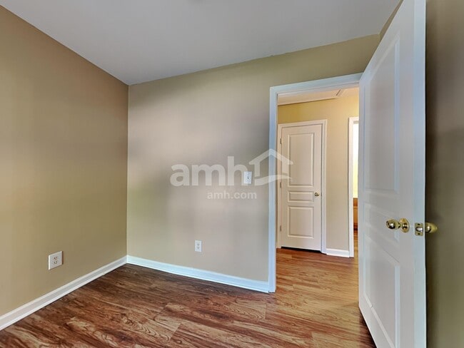 Building Photo - 9002 Glenashley Dr