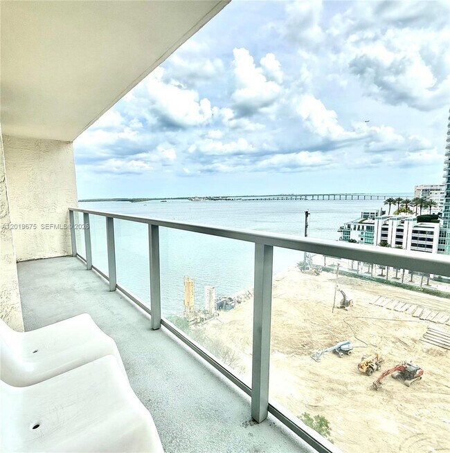 Building Photo - 1155 Brickell Bay Dr