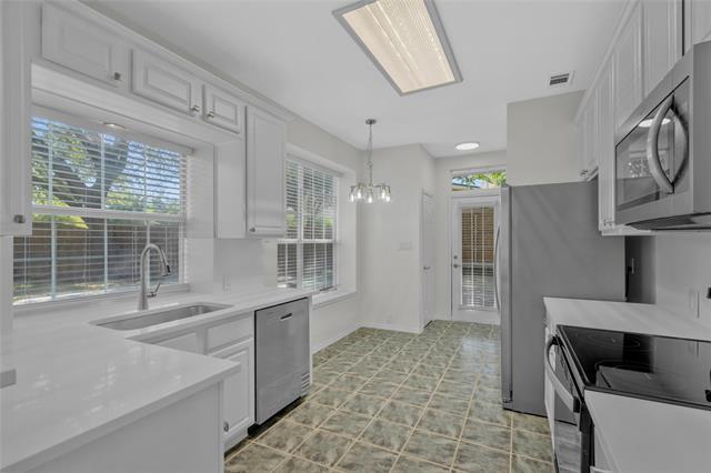 Building Photo - 3904 Creek Crossing Dr