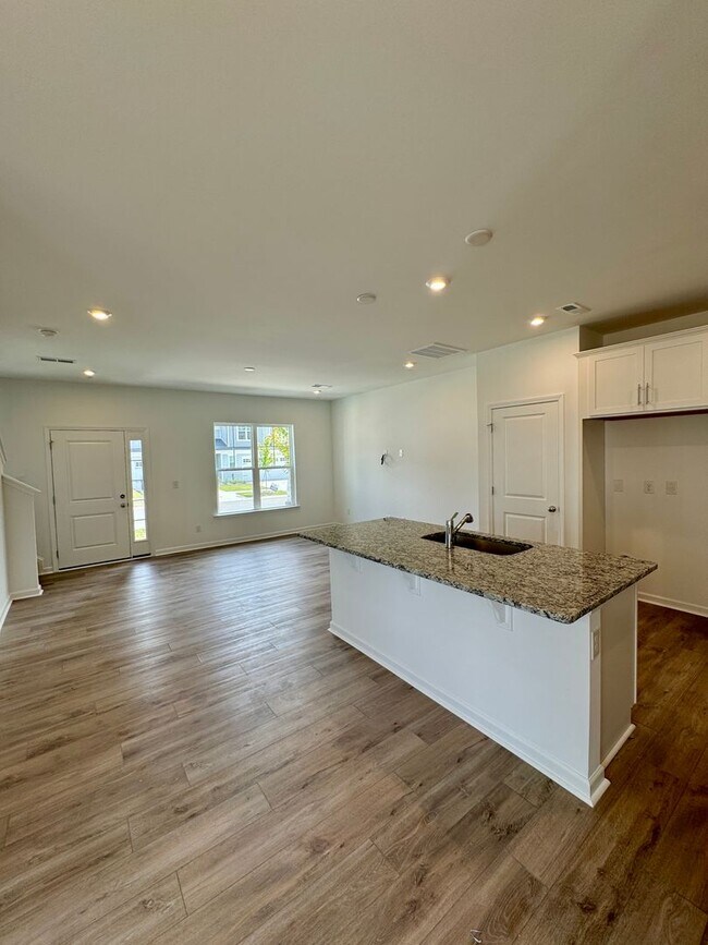 Building Photo - Brand New Townhome in Pringle Town