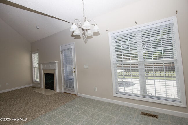 Building Photo - 102 Newington Way