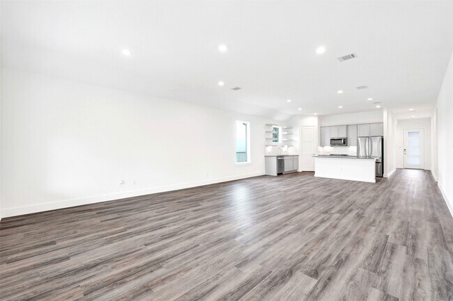 Building Photo - 153 Aurora Spgs Dr