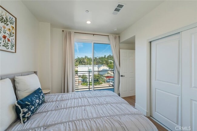 Building Photo - 712 Chestnut Ave