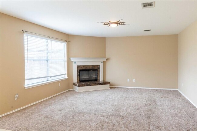 Building Photo - 1608 Diana Dr