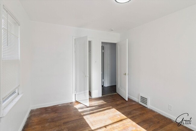 Building Photo - 3 bedroom ranch $1100