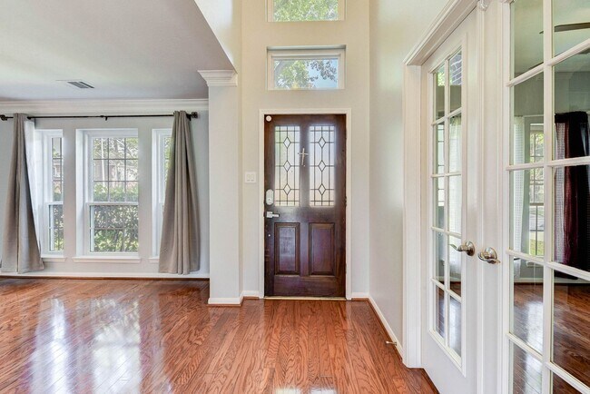 Building Photo - Stunning 4-Bedroom, 2.5-Bathroom Home with...