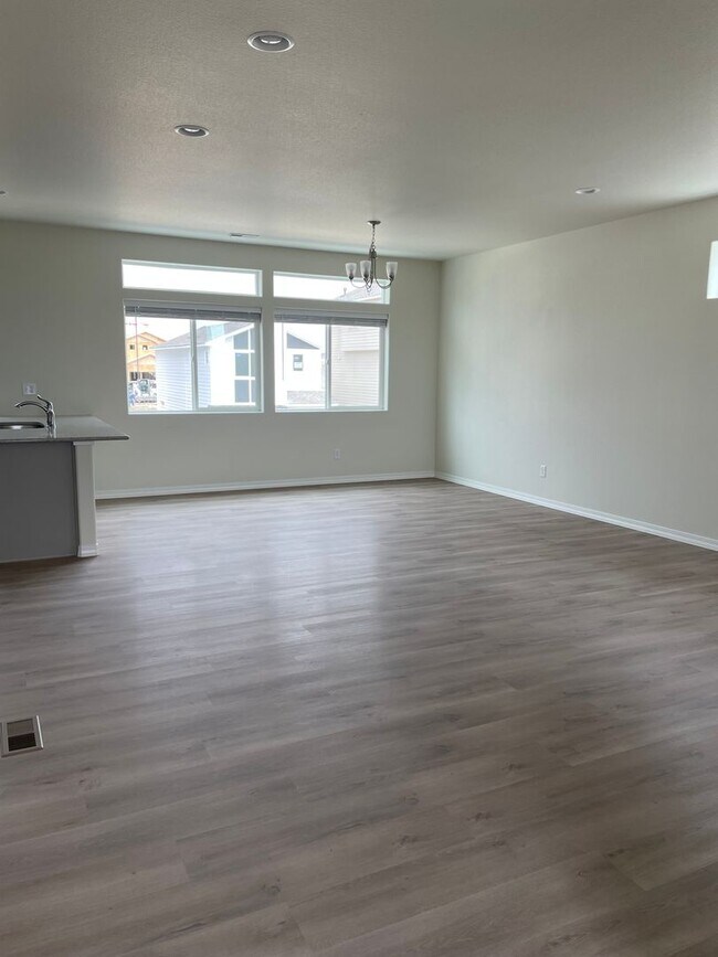 Building Photo - Single family home in Chapel Heights!