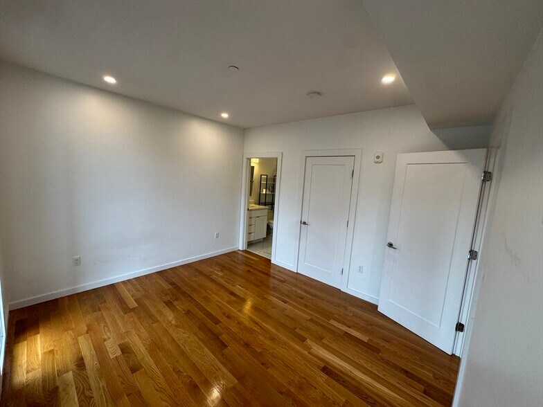 Building Photo - 49 Rogers St