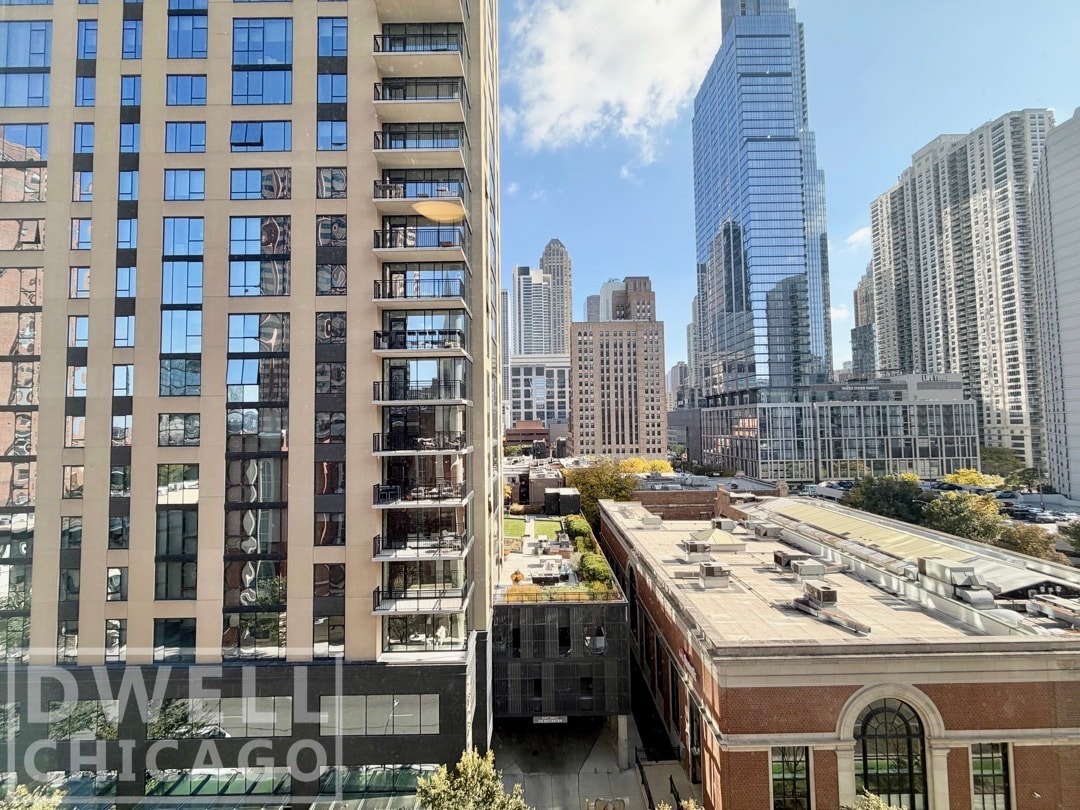 Building Photo - 110 W Chicago Ave