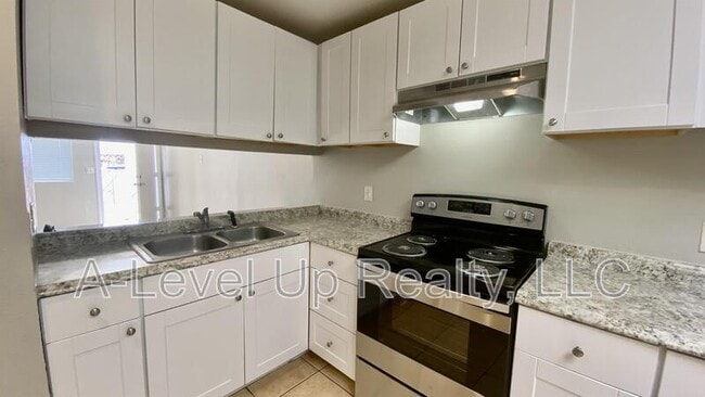 Building Photo - 375 E Thoroughbred St