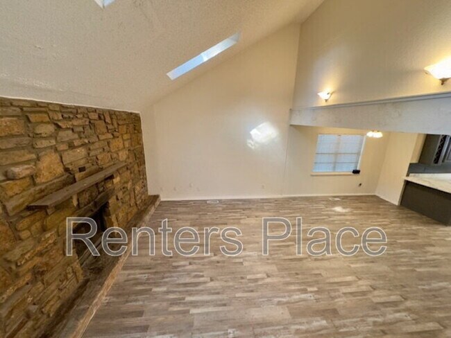 Building Photo - 6604 E 79th St