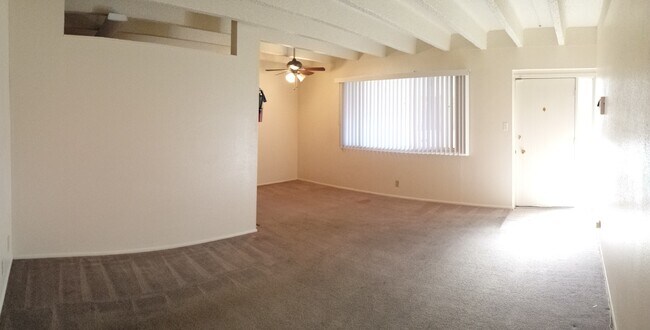 Building Photo - Beautiful 1 Bedroom Condominium!