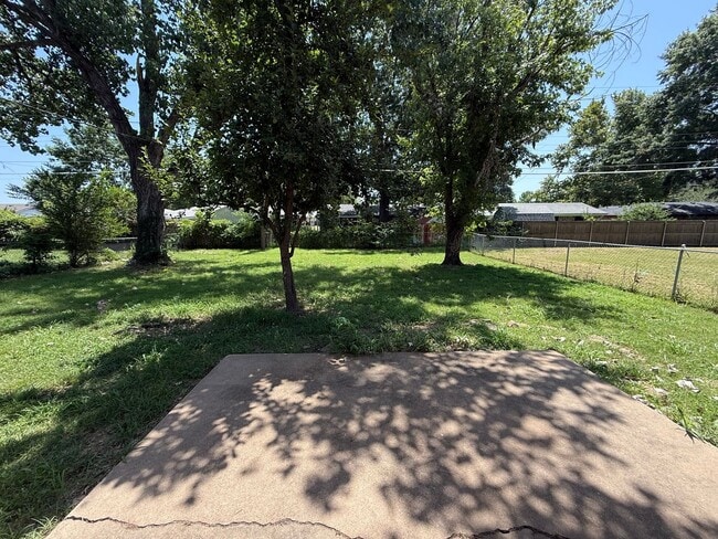Building Photo - 504 Highland Dr