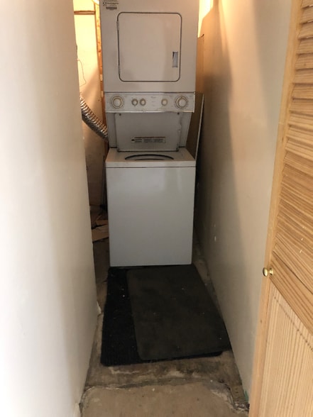 Building Photo - 902 Westminster St NW