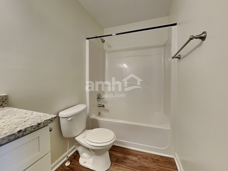 Building Photo - 375 Ermines Way