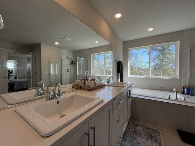 Building Photo - Spacious 5BR Home Near Mountainside High School with Loft, Balcony & Large Kitchen