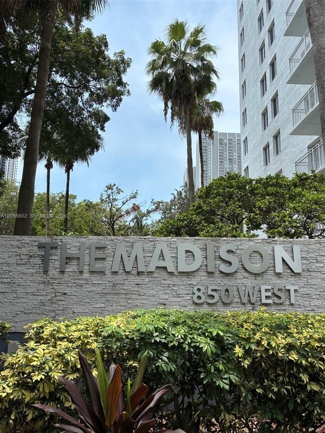 Building Photo - 850 N Miami Ave