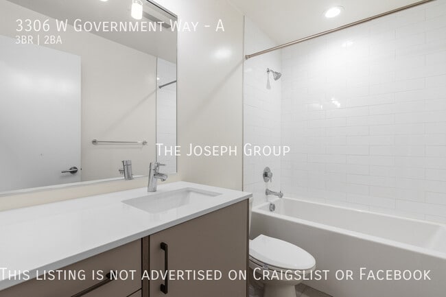 Building Photo - Stunning Magnolia 3 bed w/rooftop deck