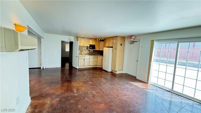 Building Photo - 1613 Carse Dr