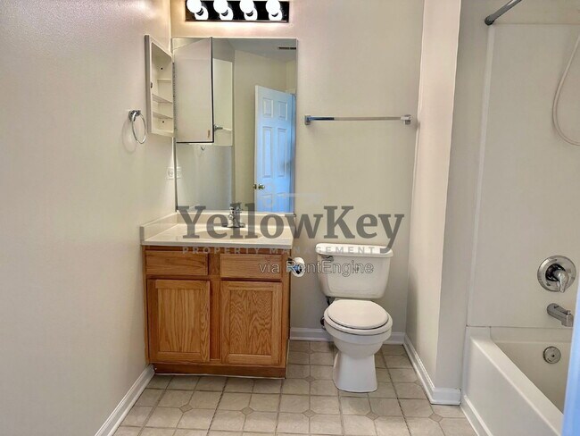 Building Photo - 1755 Fredericksburg Ln