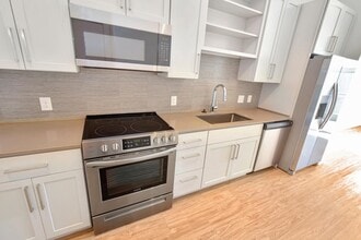 Building Photo - 650 E Brooklyn Vlg Ave