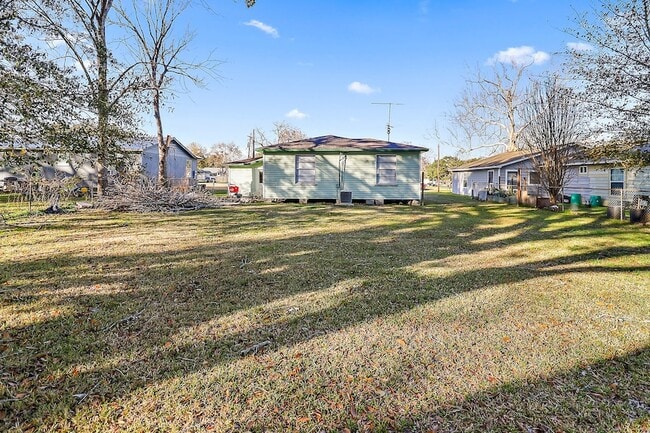 Building Photo - 506 Trinity St