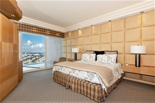 Building Photo - 300 South Pointe Dr