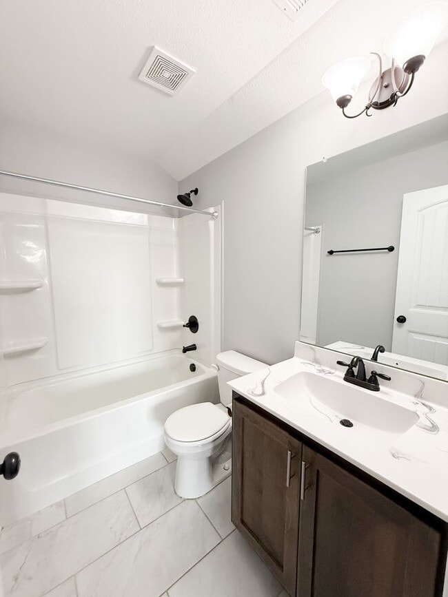 Building Photo - 3 Bedroom 3 Bathrooms located on a Cul De Sac!!