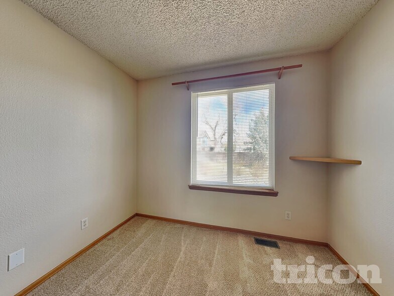 Building Photo - 5525 E 130th Dr