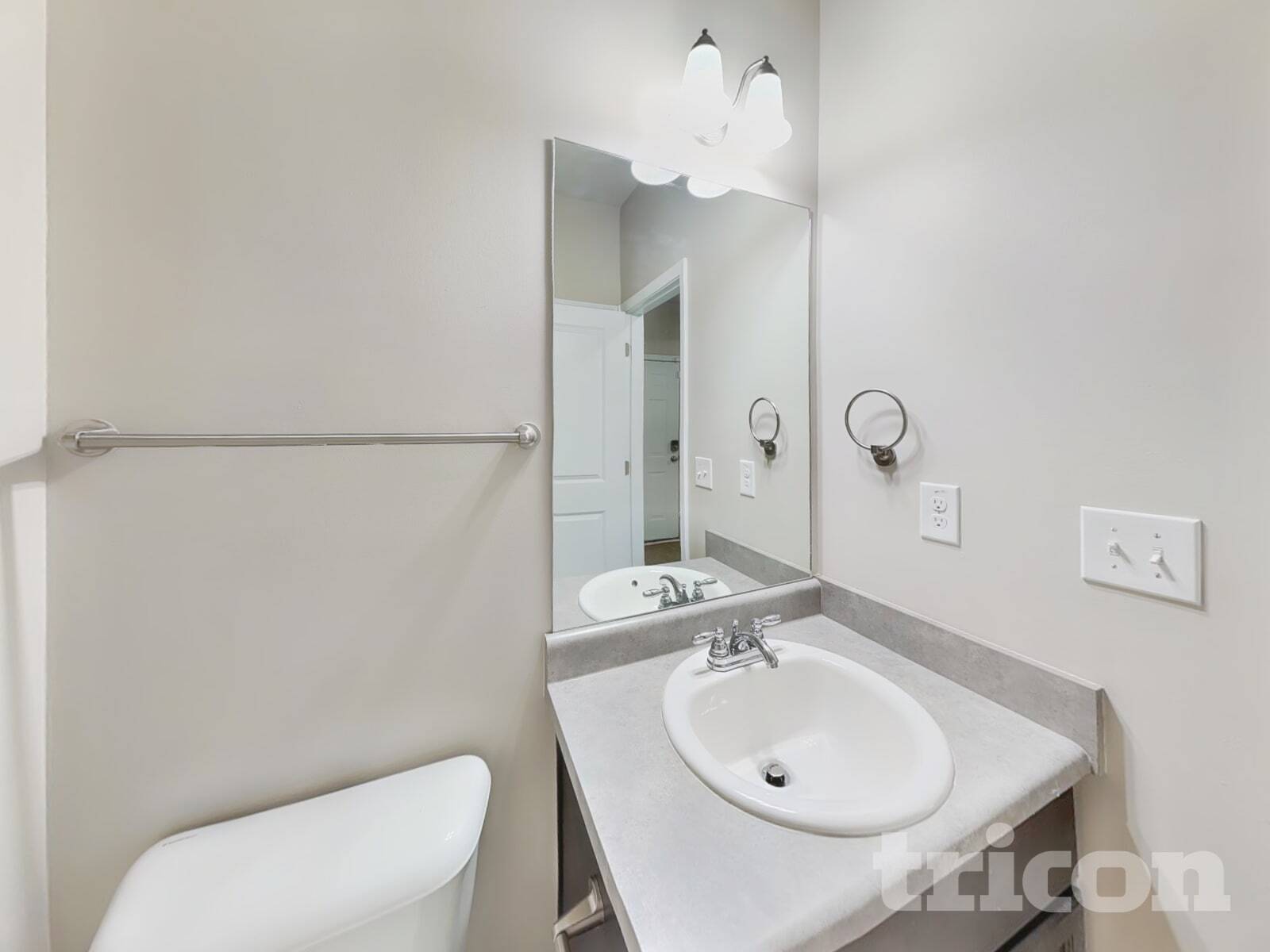 Building Photo - 656 Armitage Way