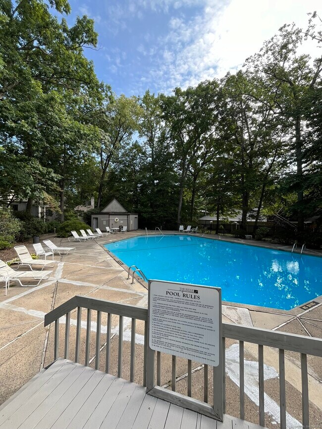 Building Photo - 9 Talcott Ridge Rd