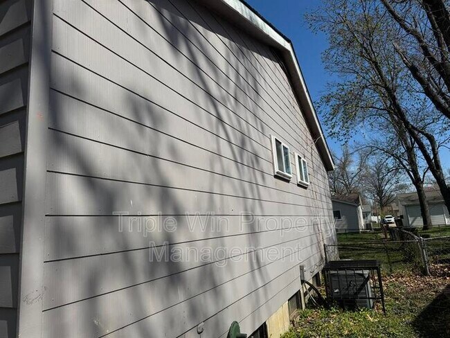 Building Photo - 513 Coachway Ln