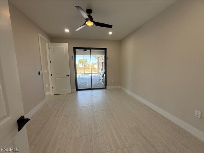 Building Photo - 106 NE 8th Pl